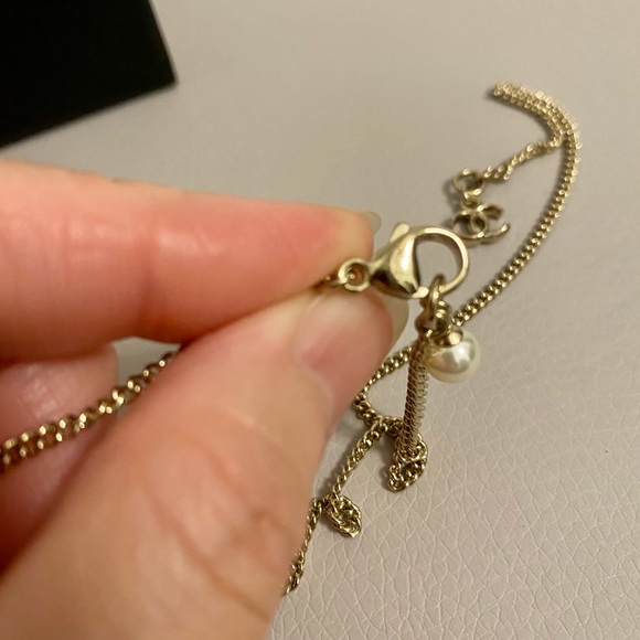 Authentic Chanel necklace, never been used - Picture 7 of 15